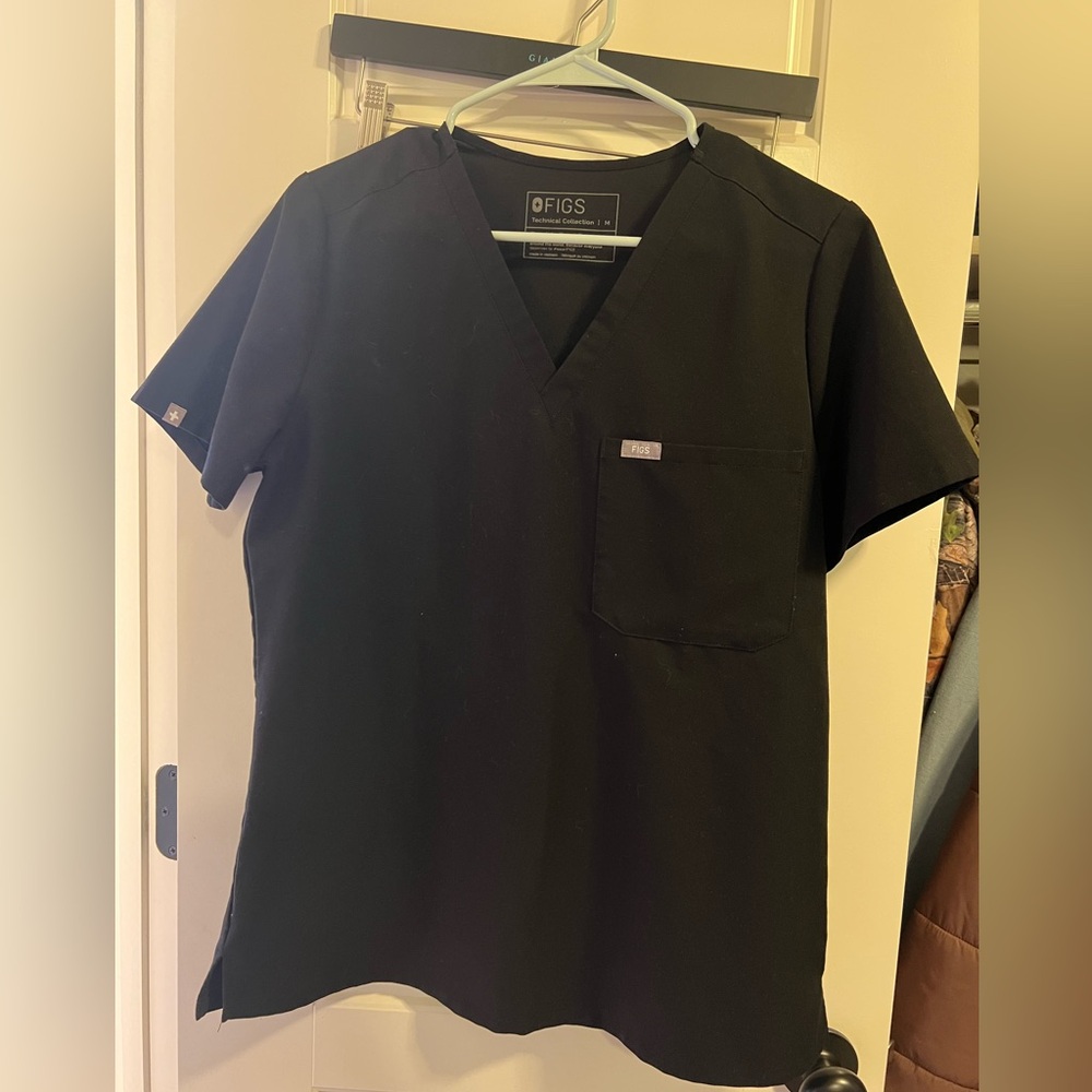 Figs Black scrub top size medium